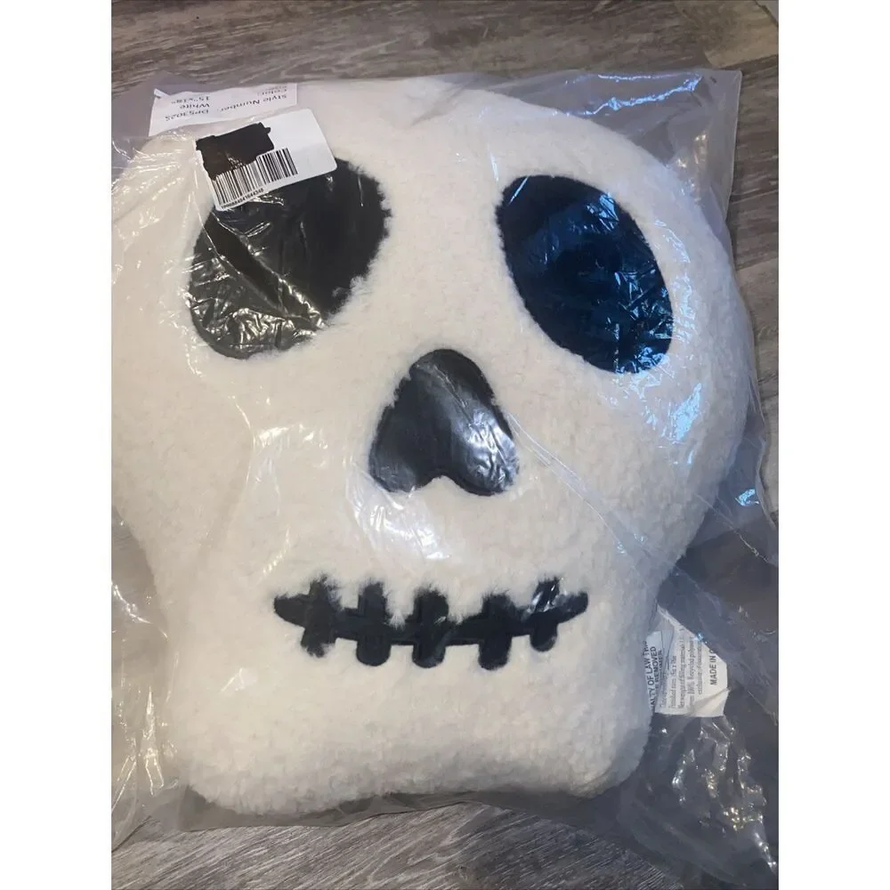 Skull Skeleton  Shaped Sherpa Halloween Throw Pillow Novogratz Decor 15”x18”